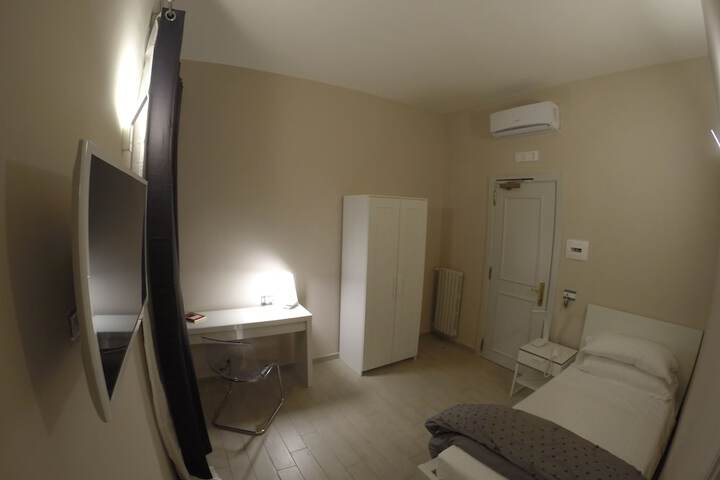 Room 3 of 96