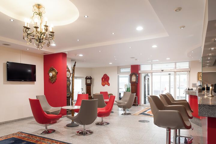 Entrance & Lobby