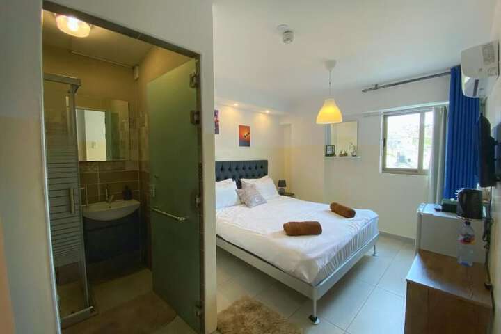 Room 9 of 34