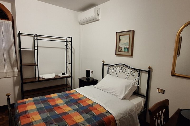 Room 18 of 46