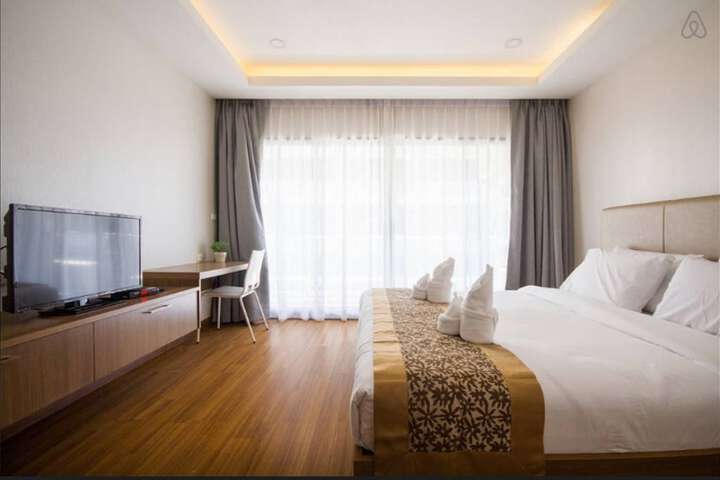 Room 9 of 36