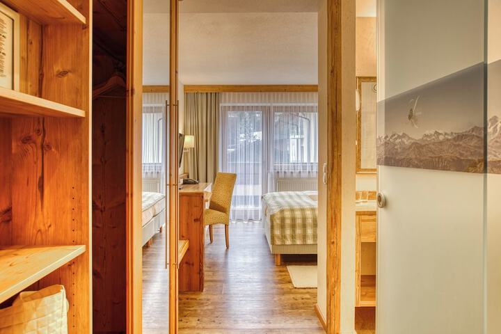 Room 14 of 171