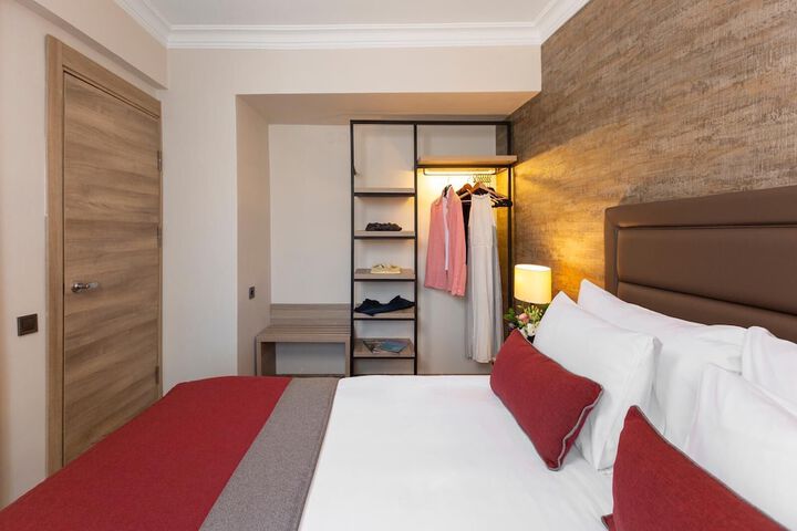 Room 16 of 164