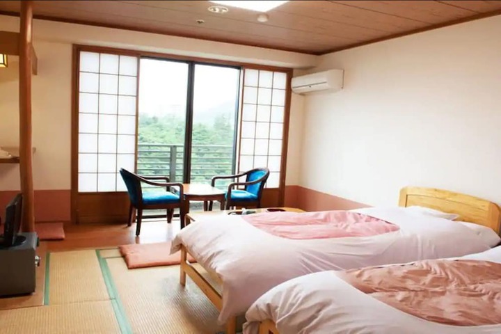 Room 7 of 40