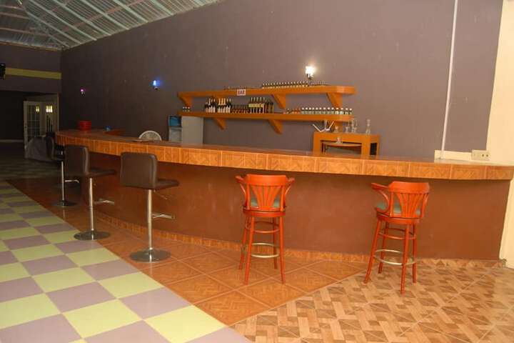 Lounge 17 of 19