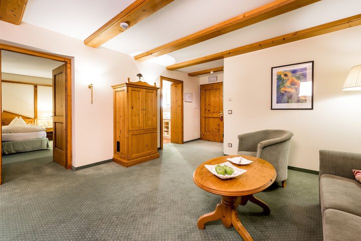 Room 53 of 205