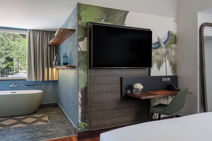 Room 48 of 109