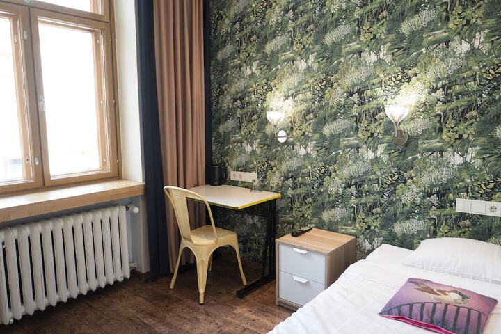 Room 14 of 93