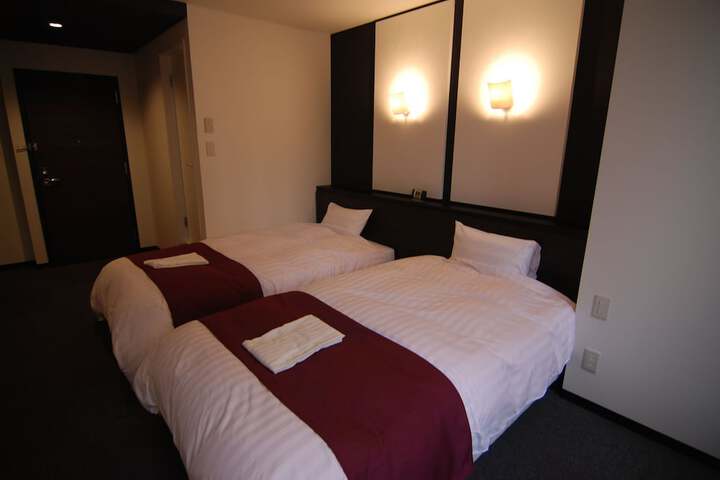 Room 13 of 25