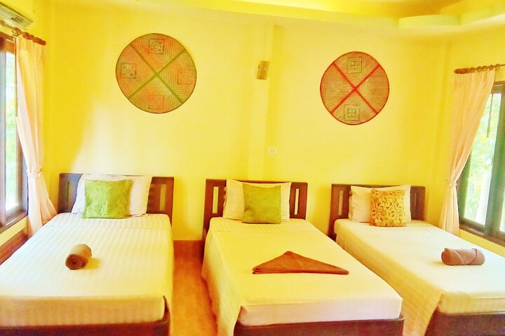 Room 21 of 102