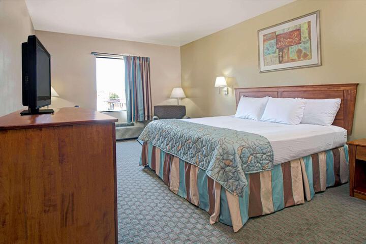 1 King Bed Mobility Accessible (10 of 11)