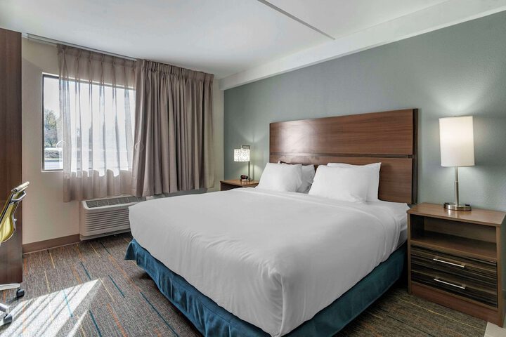 1 King Bed Suite (26 of 26)