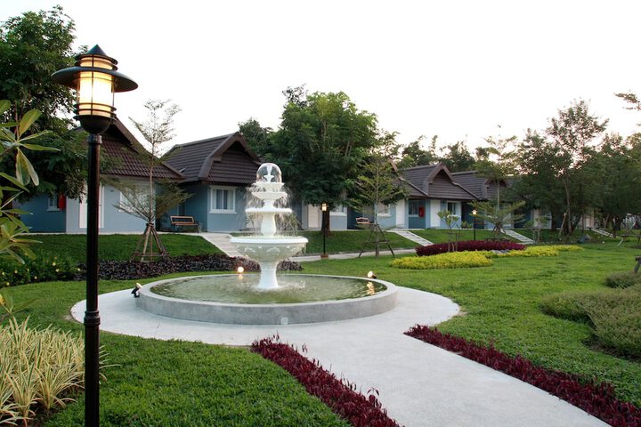 Hotel Exterior 94 of 111