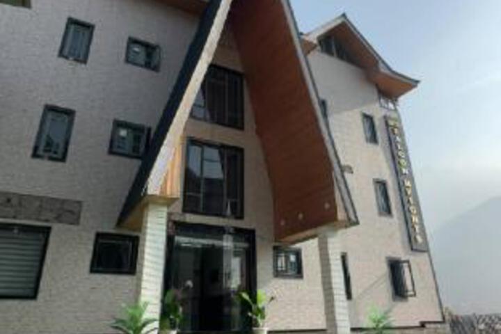Hotel Falcon Heights