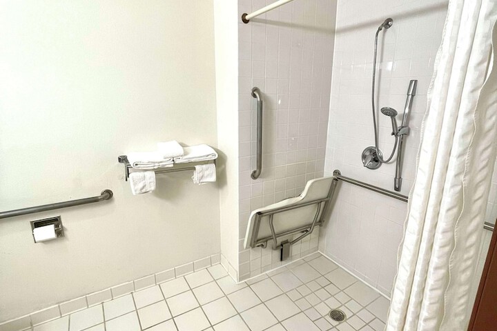 Room 10 of 17