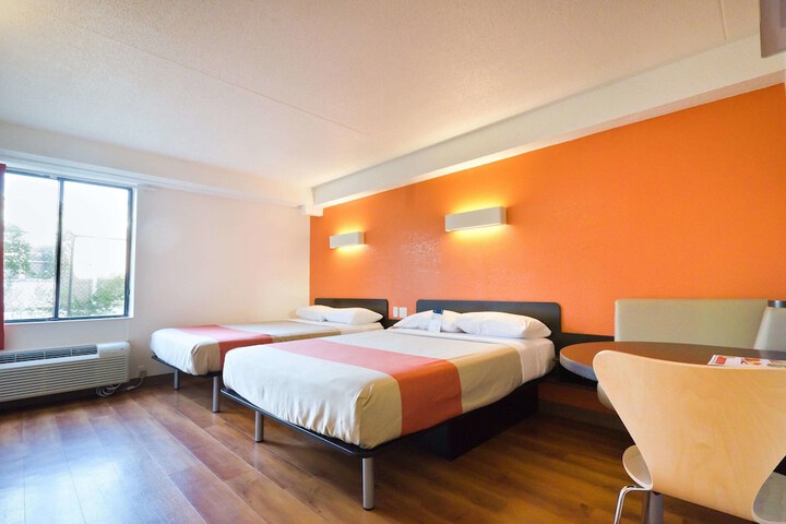 2 Queen Beds (6 of 9)