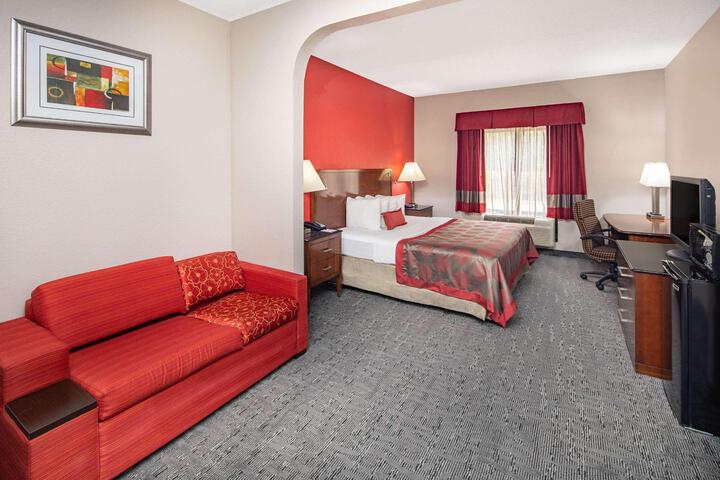 Standard Room, King or Two Doubles (2 of 5)