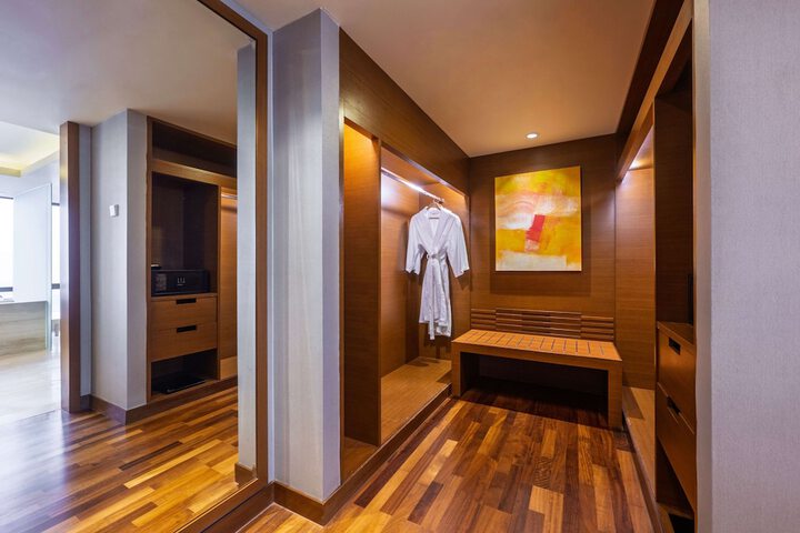 Room 30 of 100