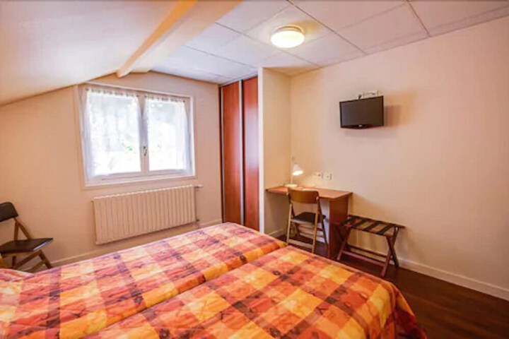 Room 4 of 35