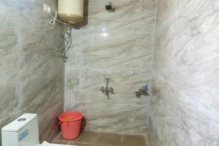 Room 5 of 15