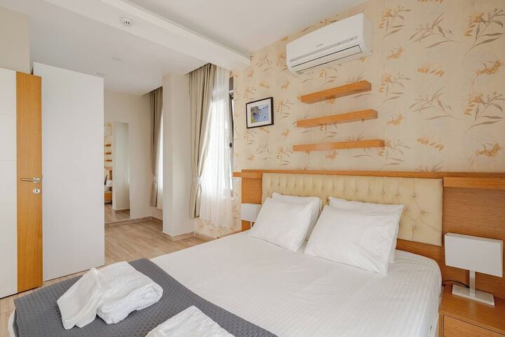 Room 45 of 150