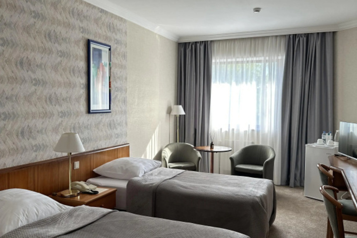 Room 12 of 20