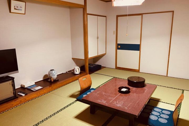 Room 7 of 48