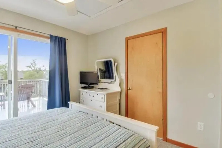 Room 4 of 18