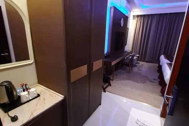 Room 22 of 65