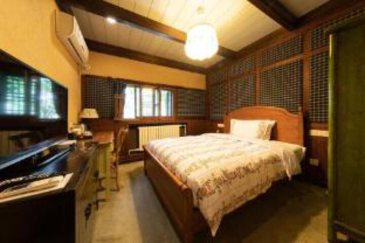 Room 8 of 10
