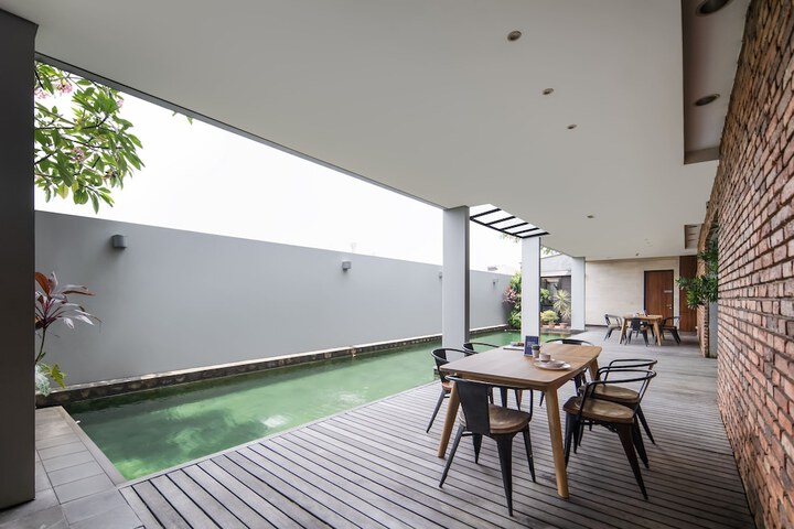Pool 20 of 24