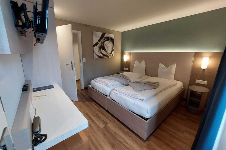 Room 41 of 146