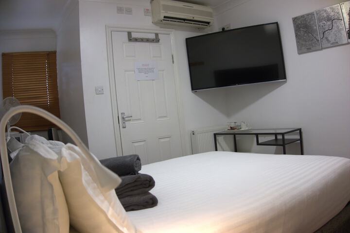 Room 12 of 121
