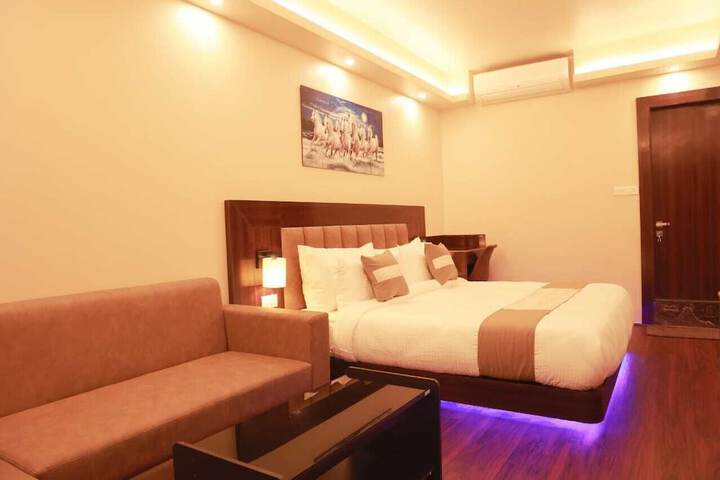 Room 4 of 30