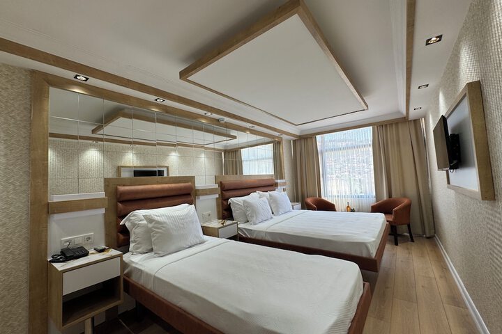 Room 6 of 33