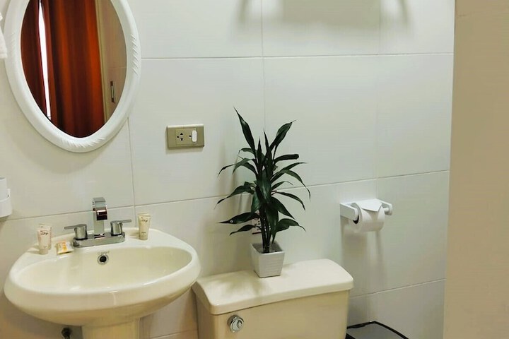 Room 221 of 284