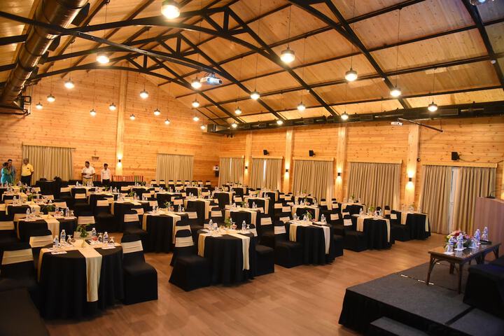 Ballroom/Hall 36 of 43