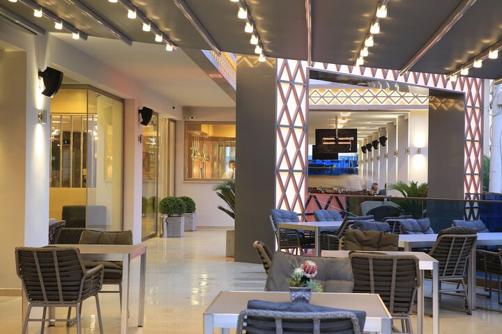 Business Center 18 of 21