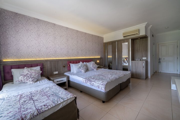 Room 16 of 132