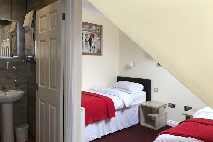 Room 17 of 66