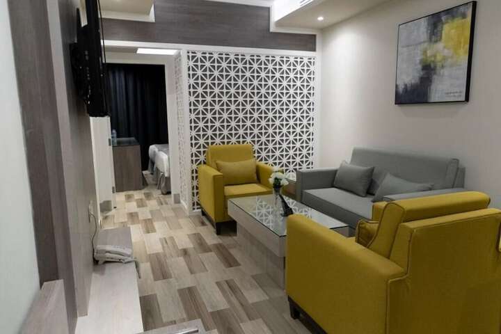Room 10 of 25