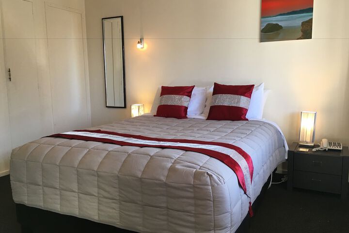 Room 3 of 37