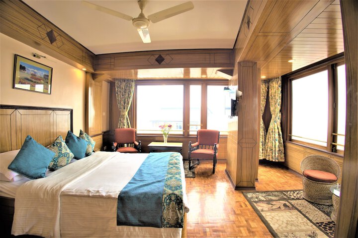 Room 6 of 19