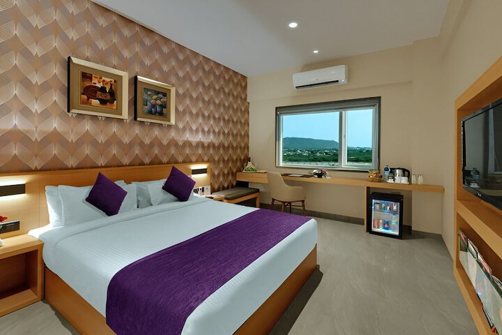 Room 8 of 16