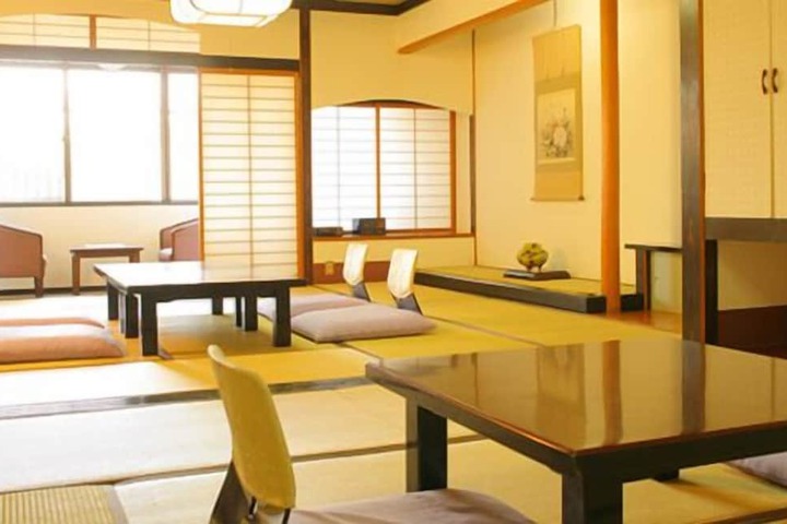 Room 4 of 51