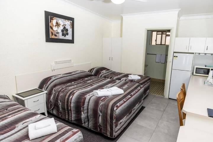 Room 8 of 34