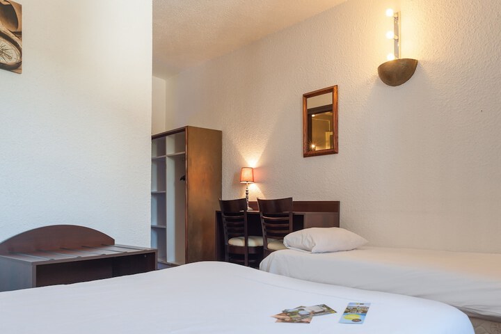 Room 3 of 29
