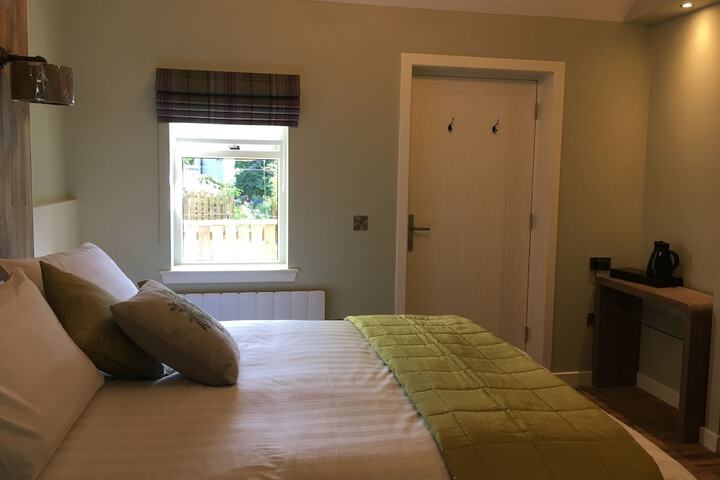 Room 4 of 17