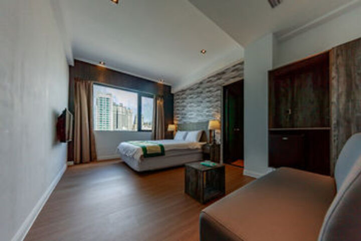 Room 21 of 36