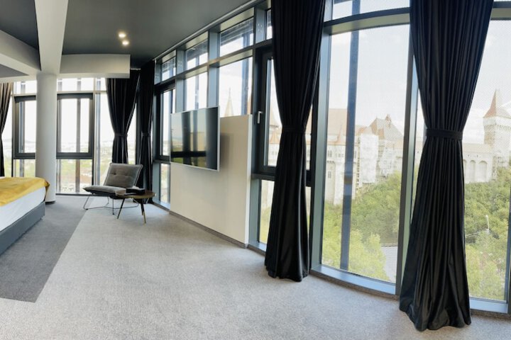 Room 16 of 47